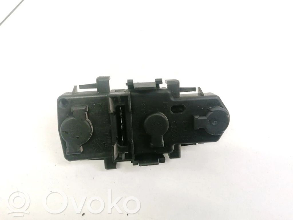 Takavalon polttimon suojan pidike   THK161,THK161