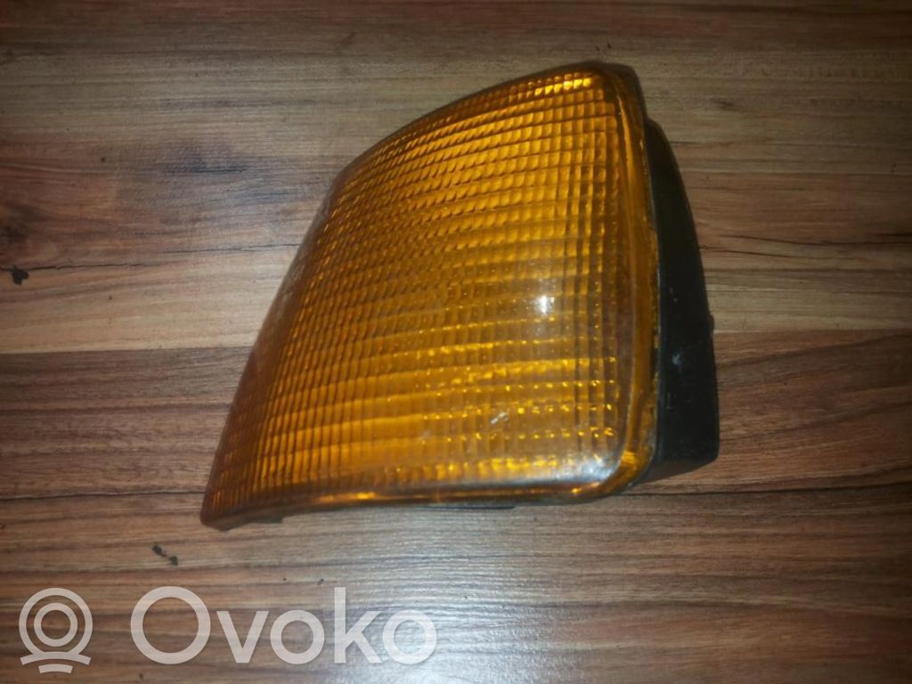 Volkswagen PASSAT B3 Kierunkowskaz przedni 
