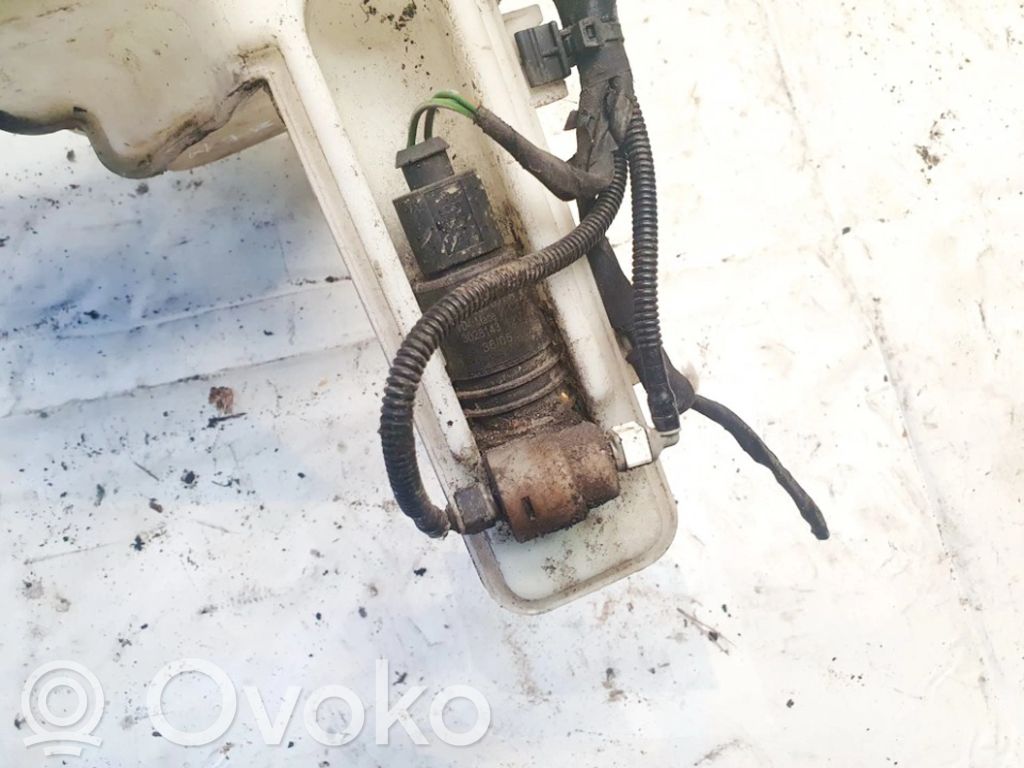 Volkswagen PASSAT B6 Pompa lavavetri parabrezza/vetro frontale 