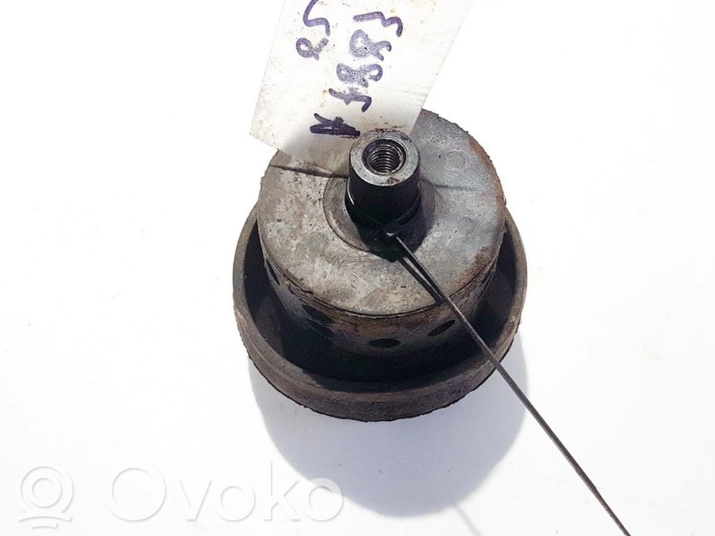 Volkswagen PASSAT B4 Engine mount bracket