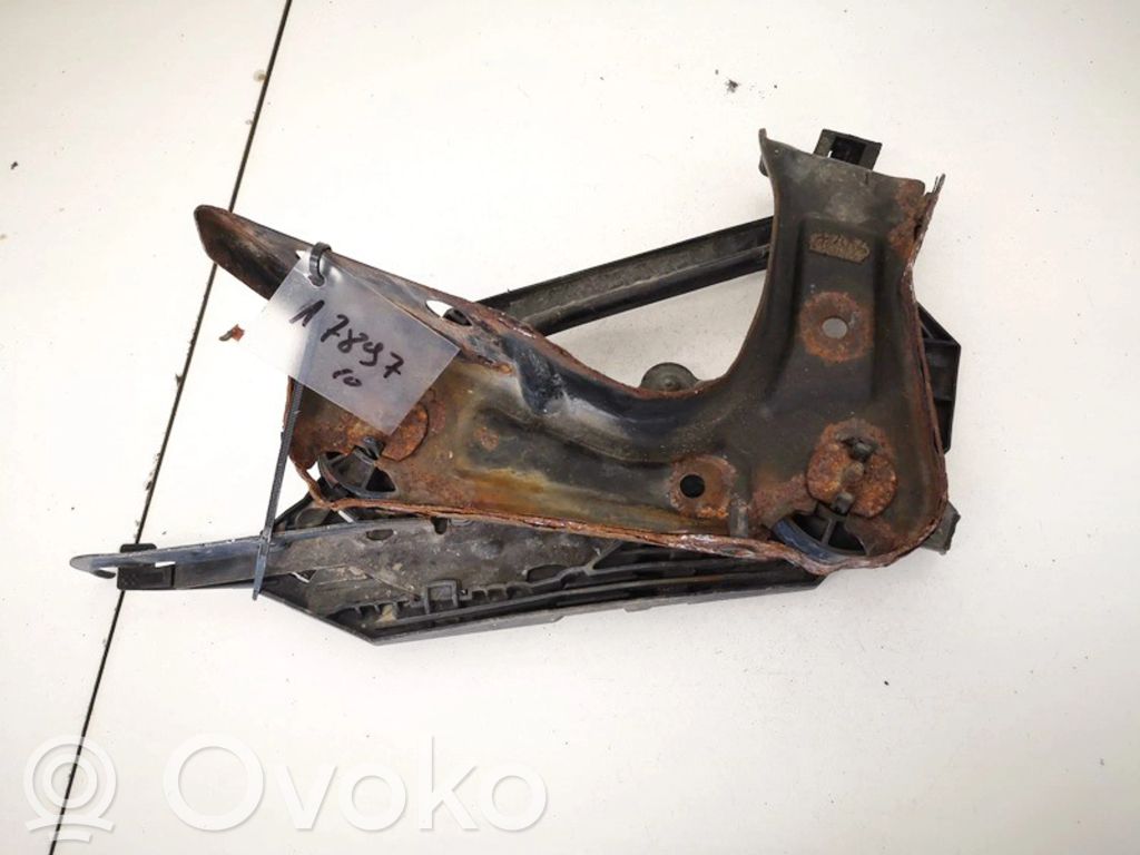Skoda Octavia Mk2 (1Z) Staffa faro/fanale 