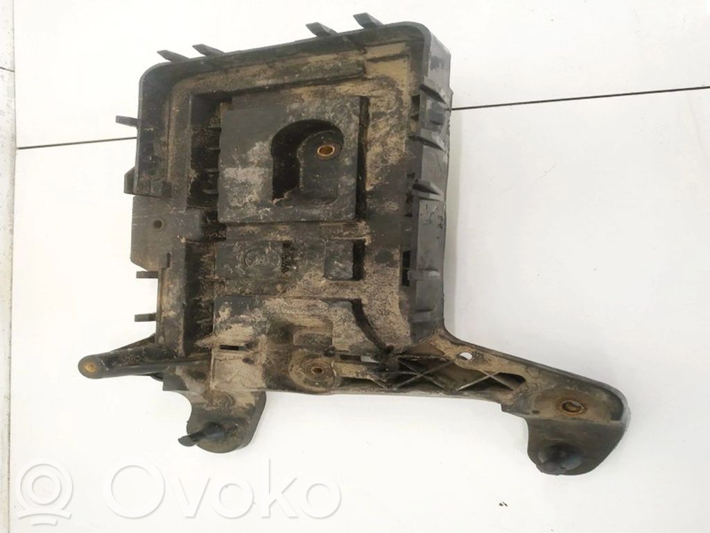 Volkswagen PASSAT B6 Vassoio scatola della batteria