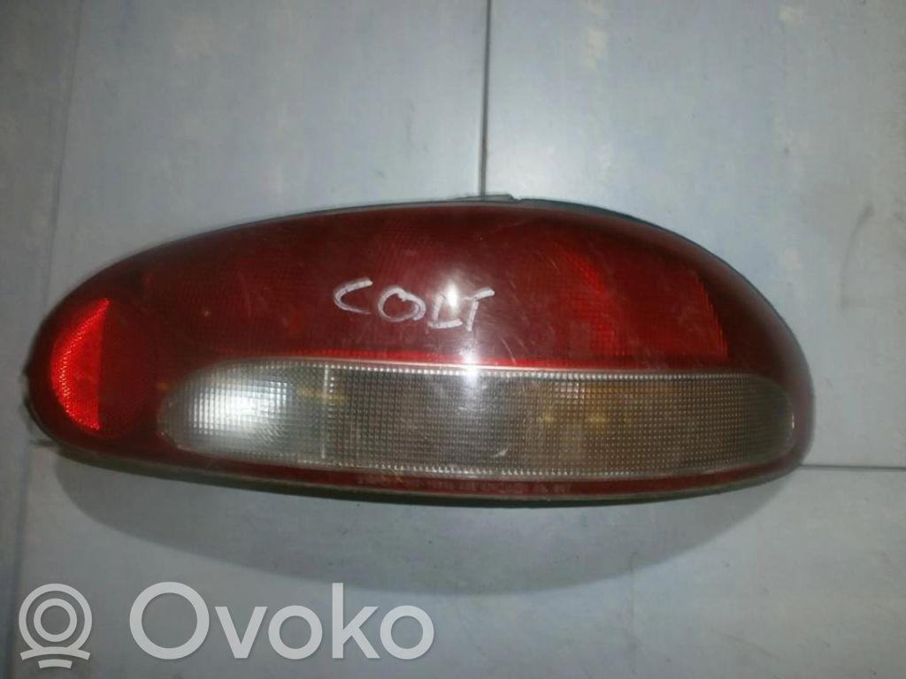 Mitsubishi Colt Luci posteriori 
