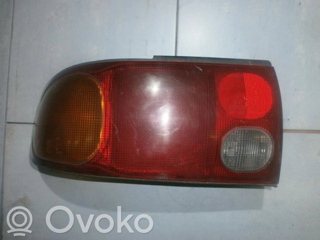 Mitsubishi Lancer Luci posteriori 