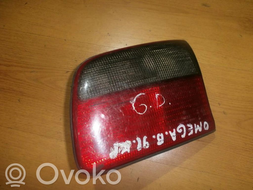 Opel Omega B1 Feux arrière sur hayon