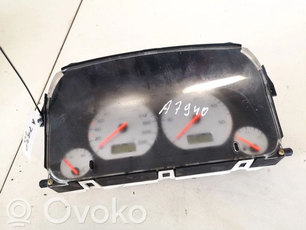 Volkswagen Golf III Licznik / Prędkościomierz 