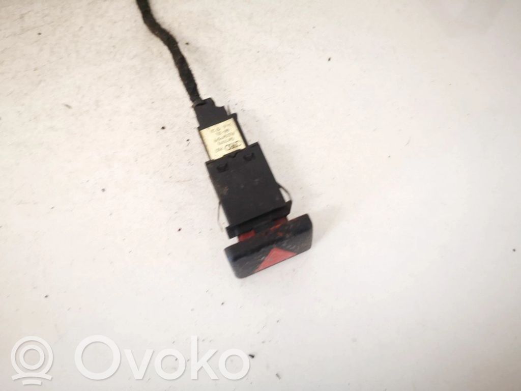 Hätävilkkujen kytkin   8E0941509,BTB6,8E0941509,BTB6