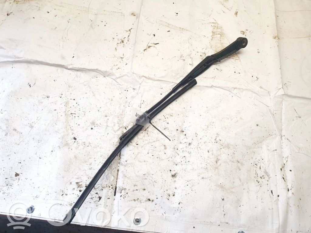 Front wiper blade arm