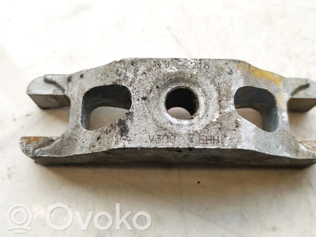 Abrazadera del inyector de combustible