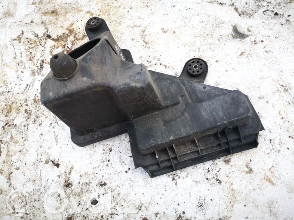 BMW 7 E65 E66 Air filter box 