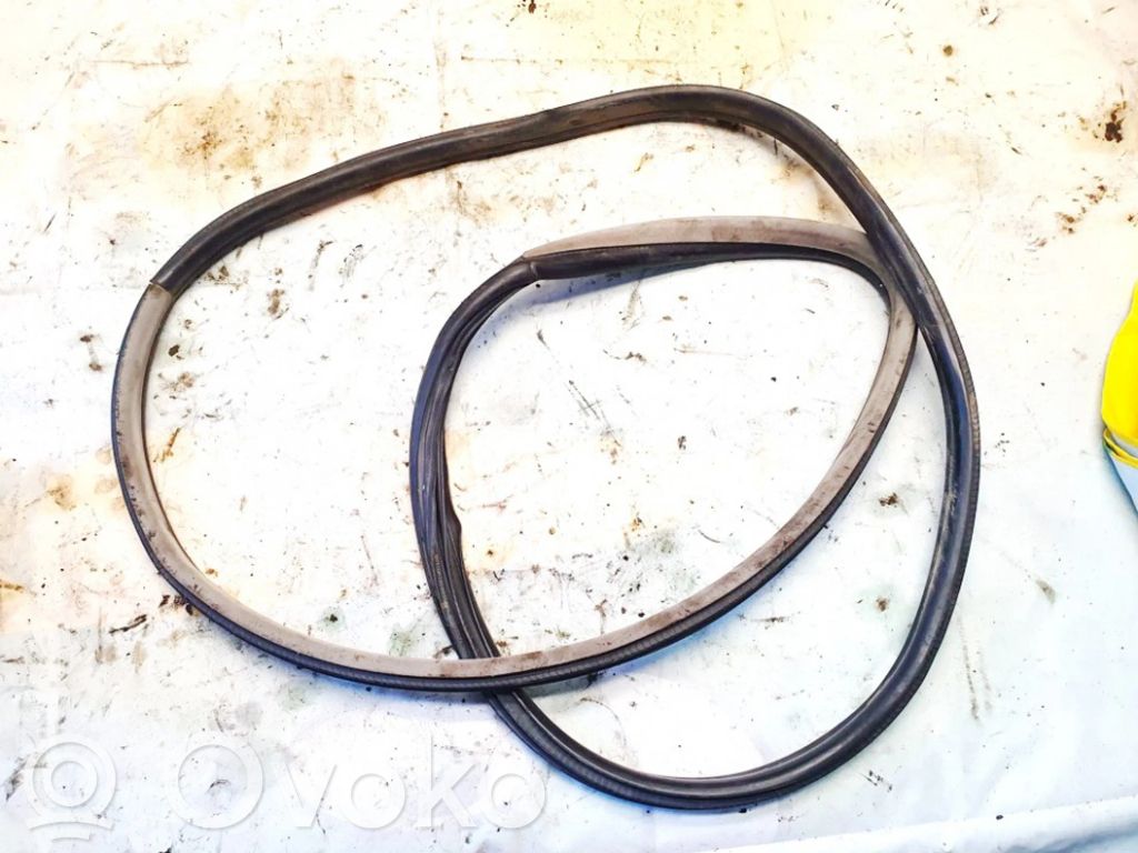 Opel Vectra B Gumowa uszczelka drzwi tylnych 