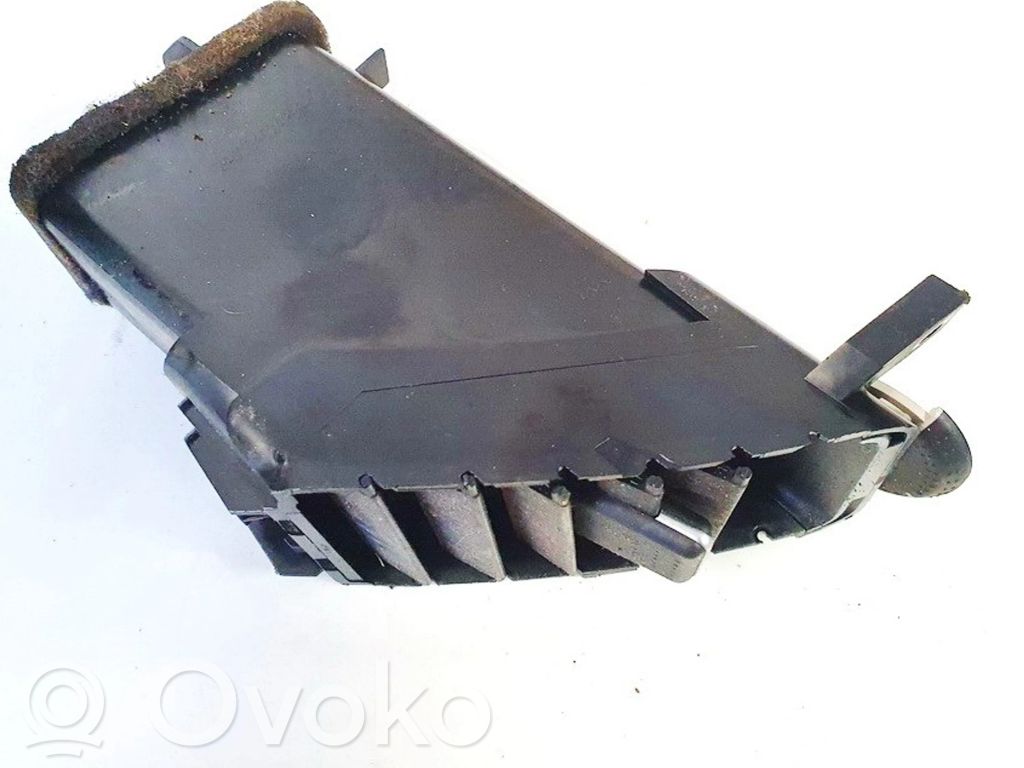 Nissan Primera Rejilla de ventilación central del panel