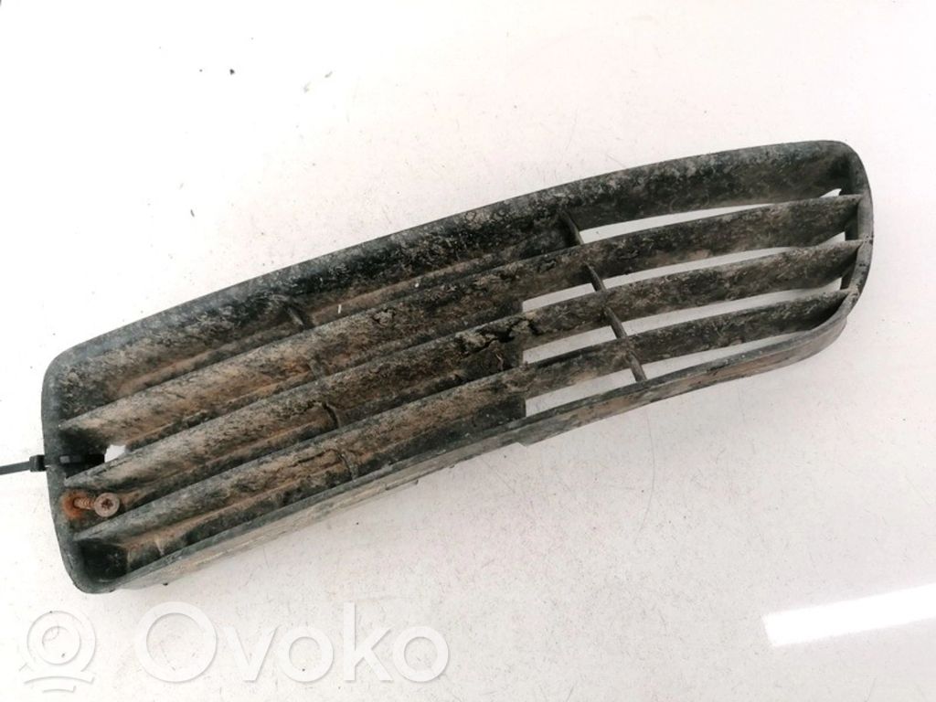 Audi A4 S4 B5 8D Mascherina inferiore del paraurti anteriore