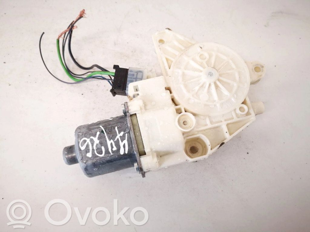 Silnik regulatora szyby drzwi przednich   A2048206242,0130822502,0130822502,A2048206242