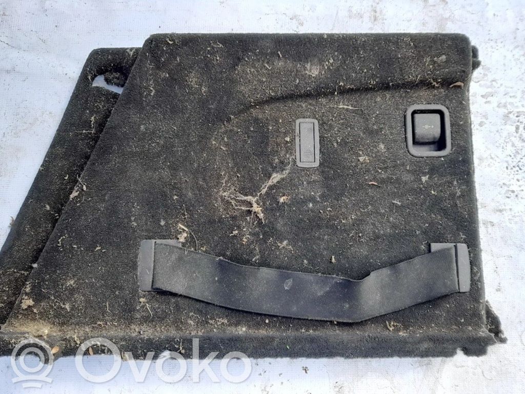 BMW X5 E70 Kita bagažinės apdailos detalė 