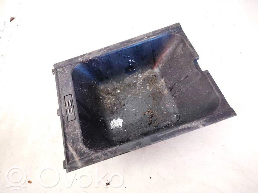 BMW 5 E39 Kita salono detalė 