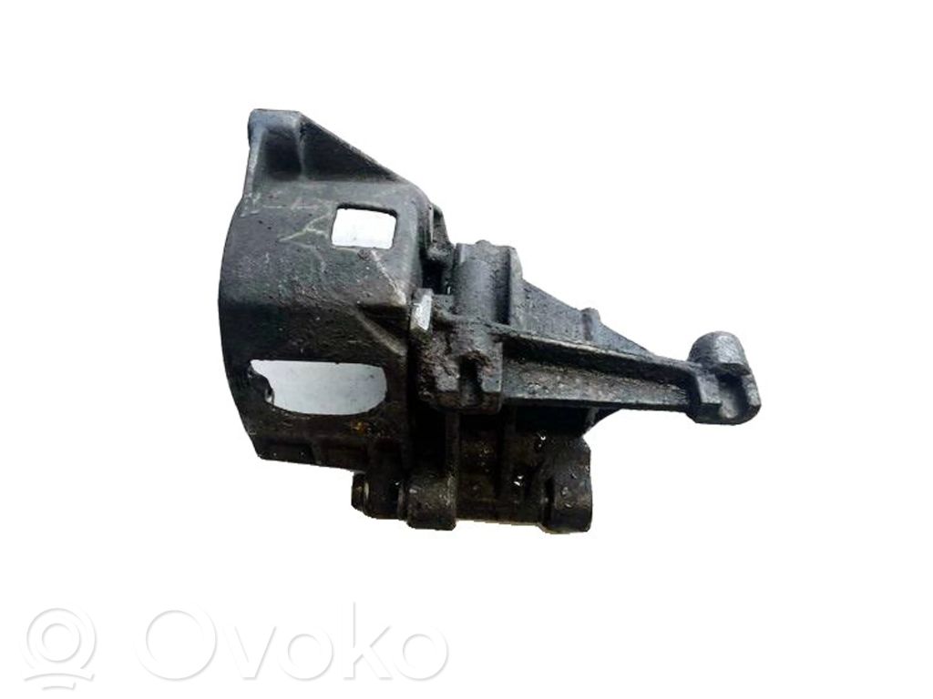 Engine mounting bracket