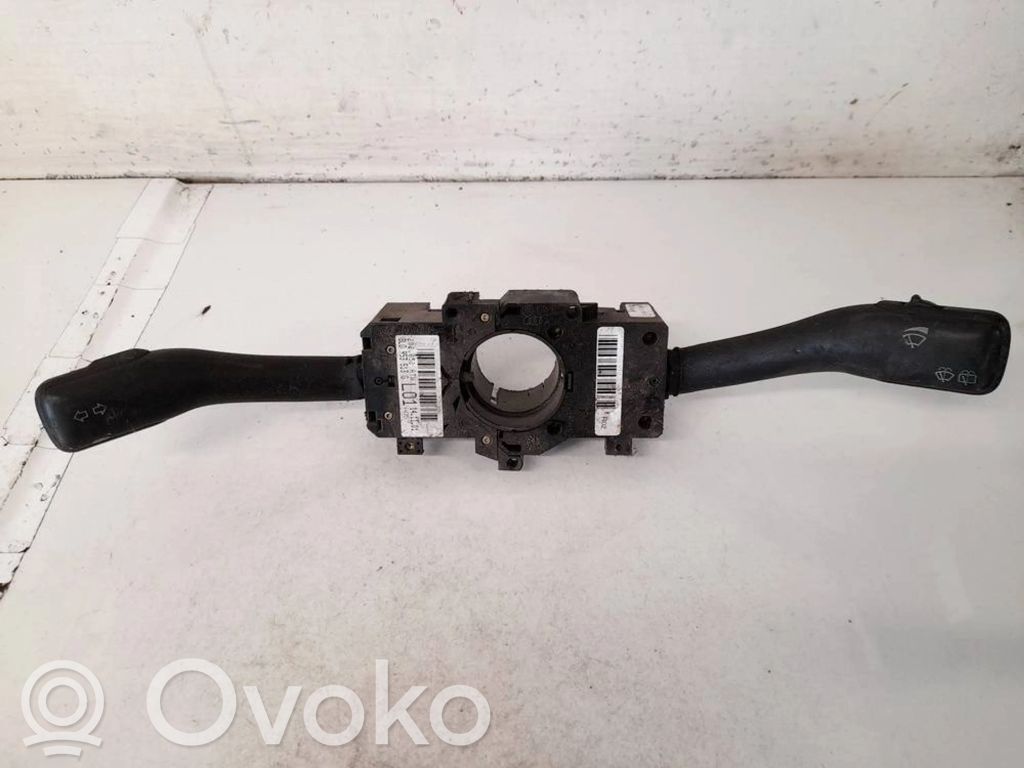 Volkswagen Golf IV Leva/interruttore dell’indicatore di direzione e tergicristallo
