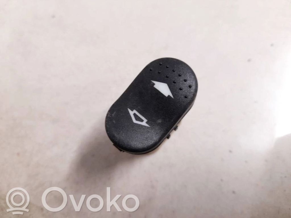 Ford Focus Interruttore di controllo dell’alzacristalli elettrico 