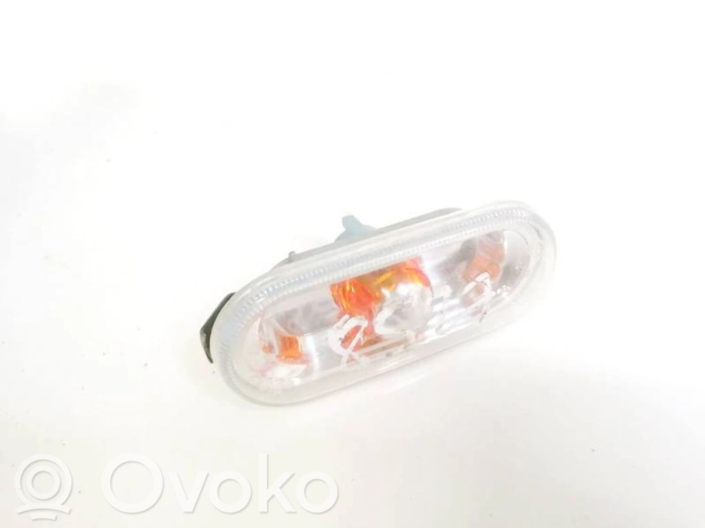 Volkswagen Caddy Front fender indicator light 