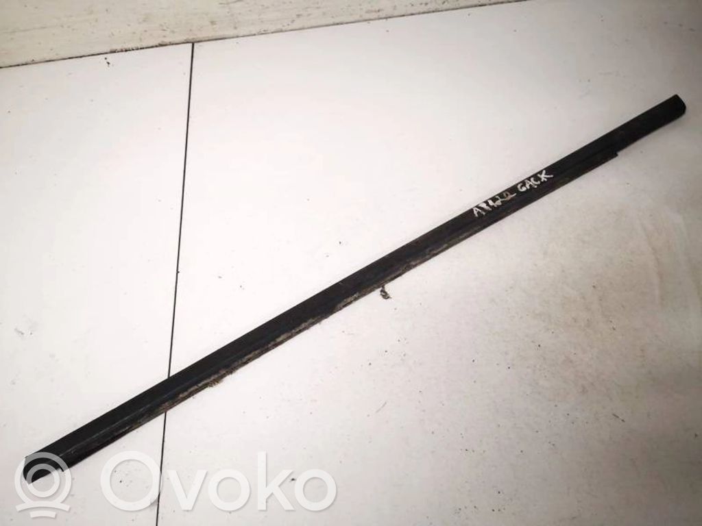 Saab 9-5 Takaoven lasin muotolista 