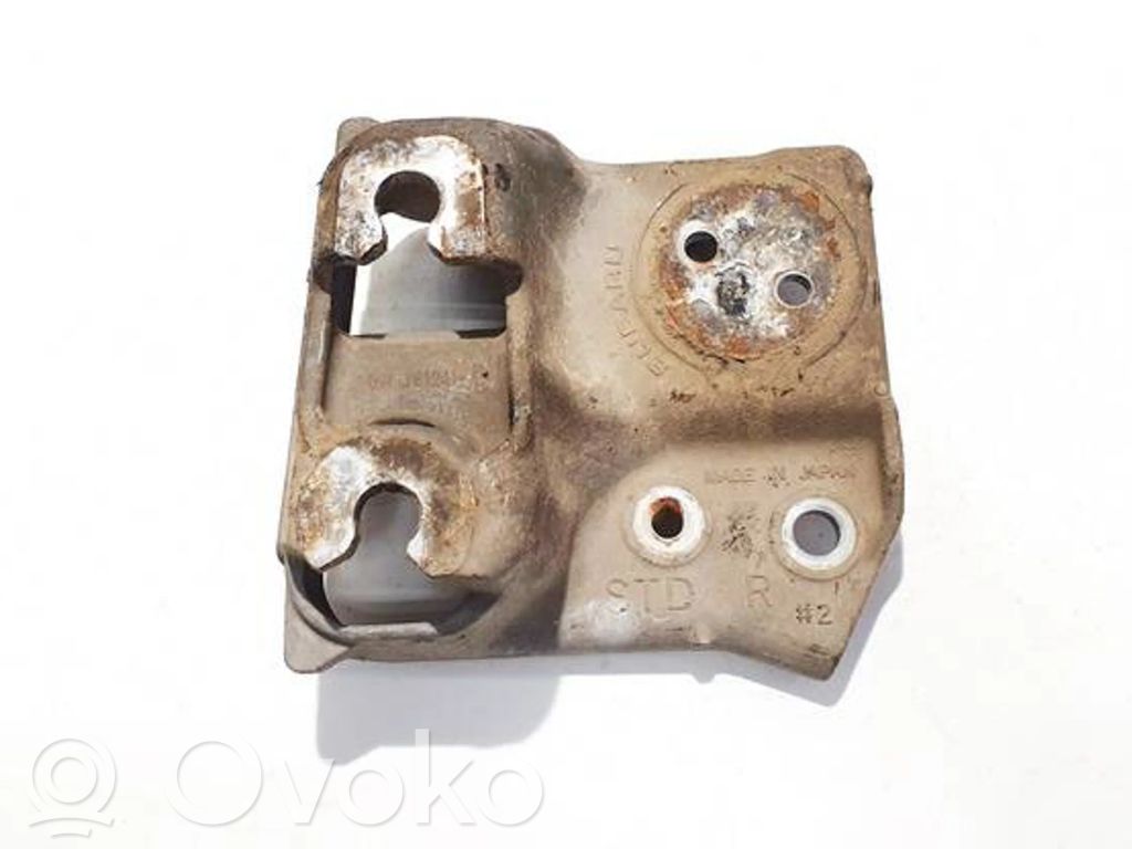 Subaru Legacy Engine mounting bracket 