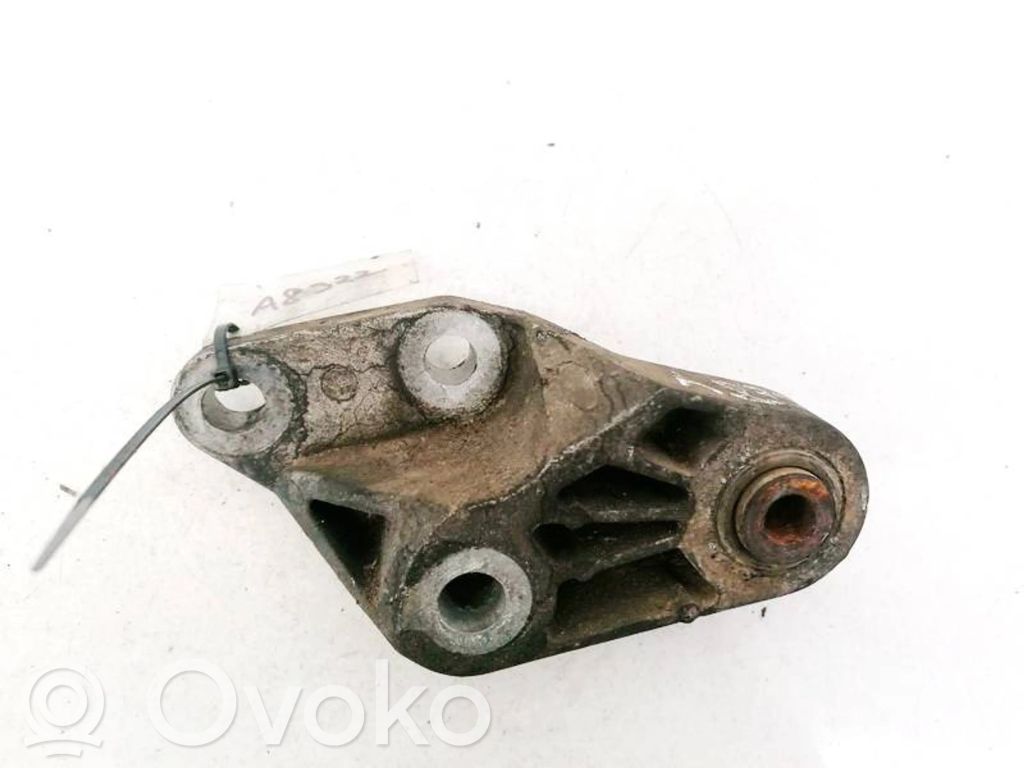 Engine mounting bracket   CC3139010,CC3139010