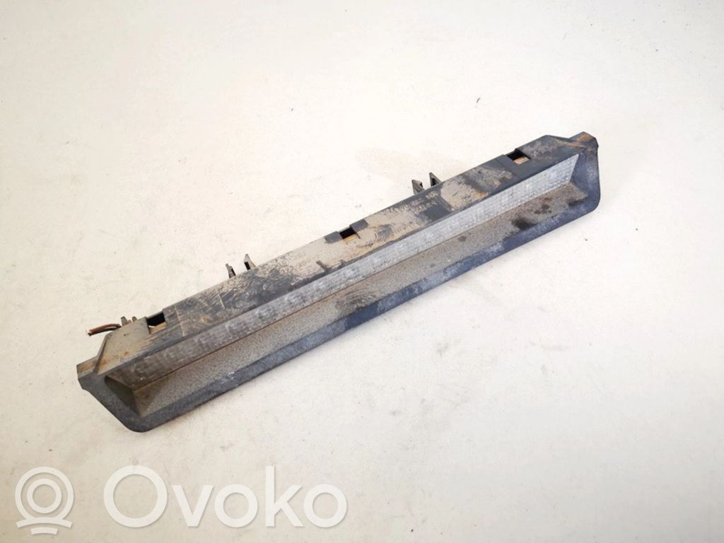 Kolmas/lisäjarruvalo   90560399,90560399