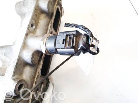 Volkswagen Golf V Czujnik ciśnienia paliwa 