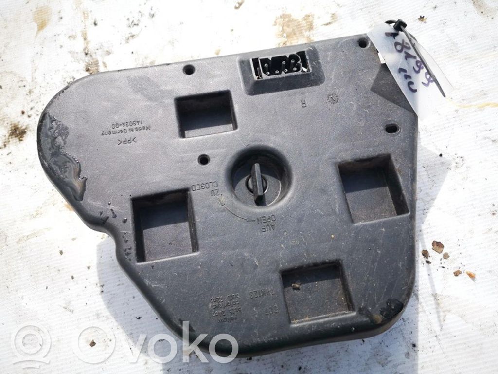 BMW 5 E39 Takavalon polttimon suojan pidike 