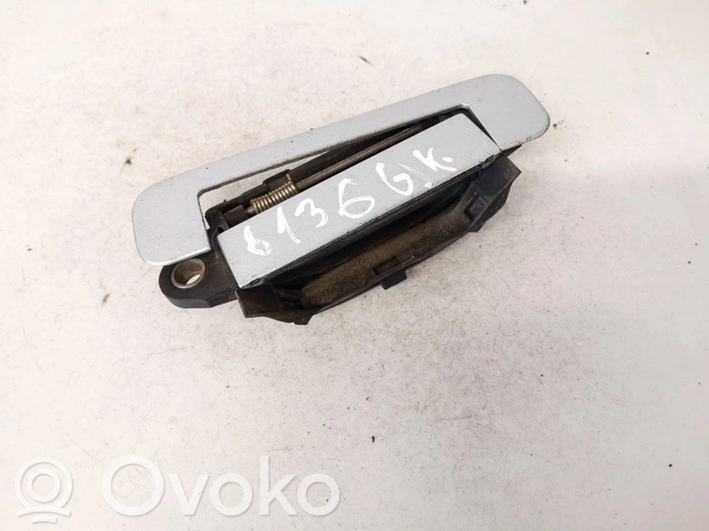 Audi A4 S4 B5 8D Klamka zewnętrzna drzwi
