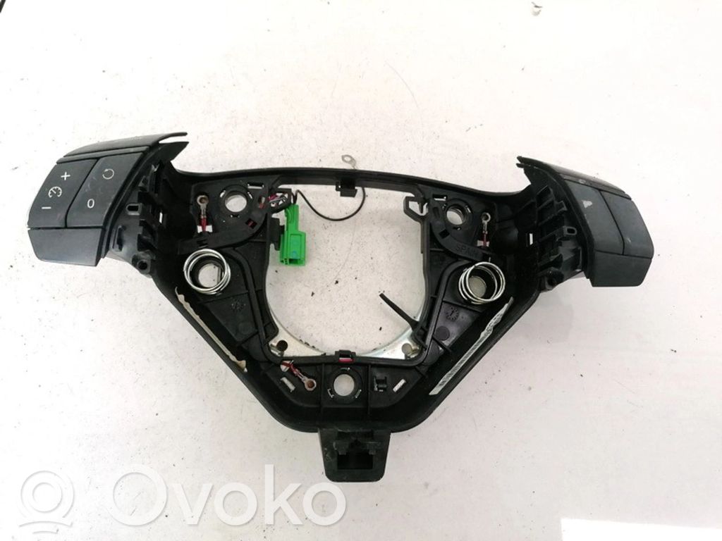 Volvo S60 Steering wheel buttons/switches 