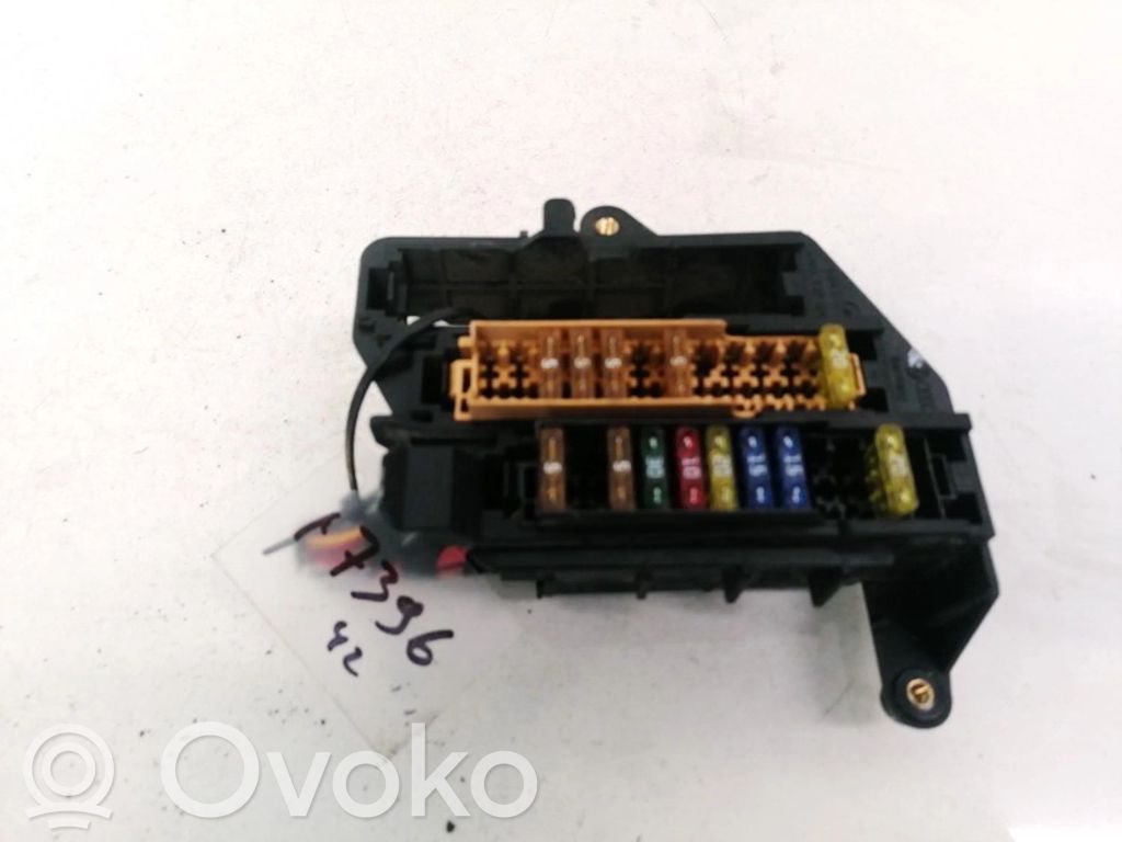 Audi A6 S6 C6 4F Set cutie siguranțe 