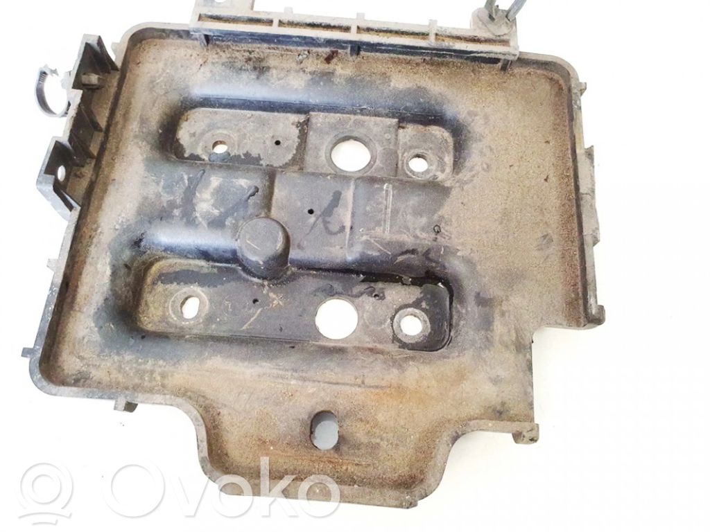 Hyundai Getz Akkulaatikon alusta 