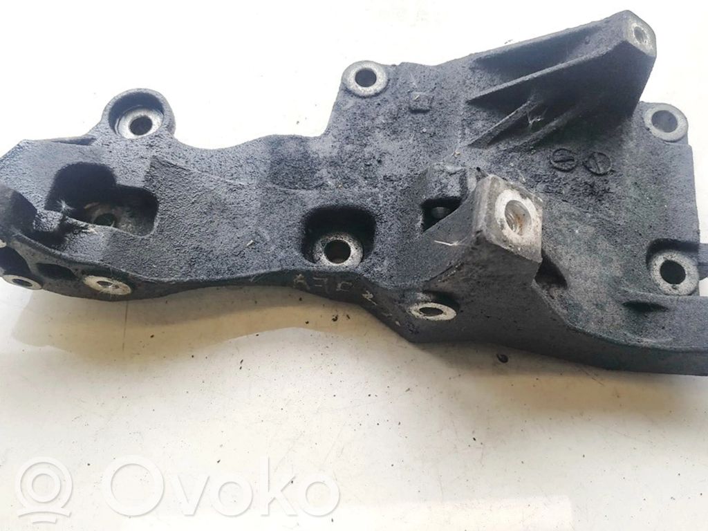 Volkswagen Polo IV 9N3 Supporto di montaggio del motore (usato) 