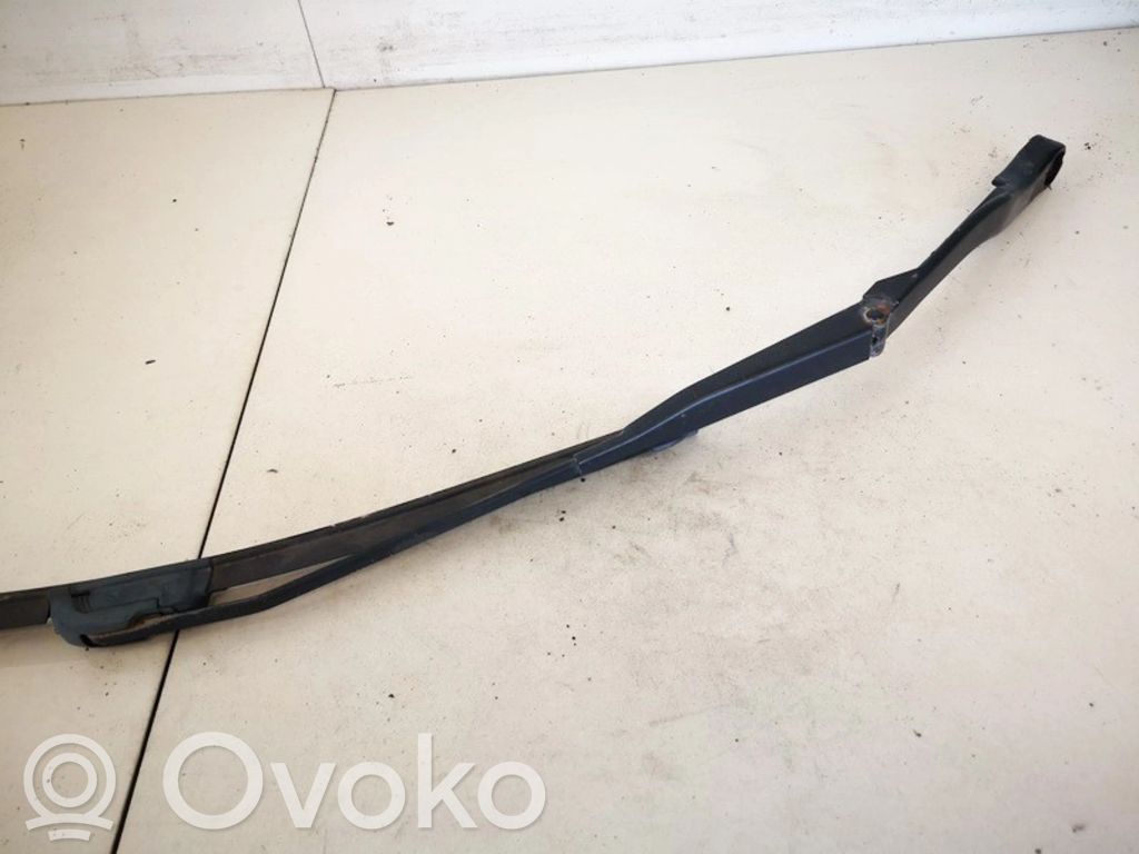 Audi A8 S8 D2 4D Wischerarm vorne 
