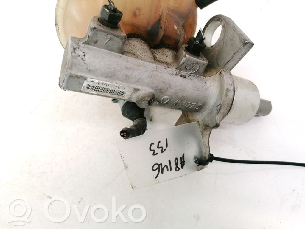 Audi A4 S4 B5 8D Pääjarrusylinteri 
