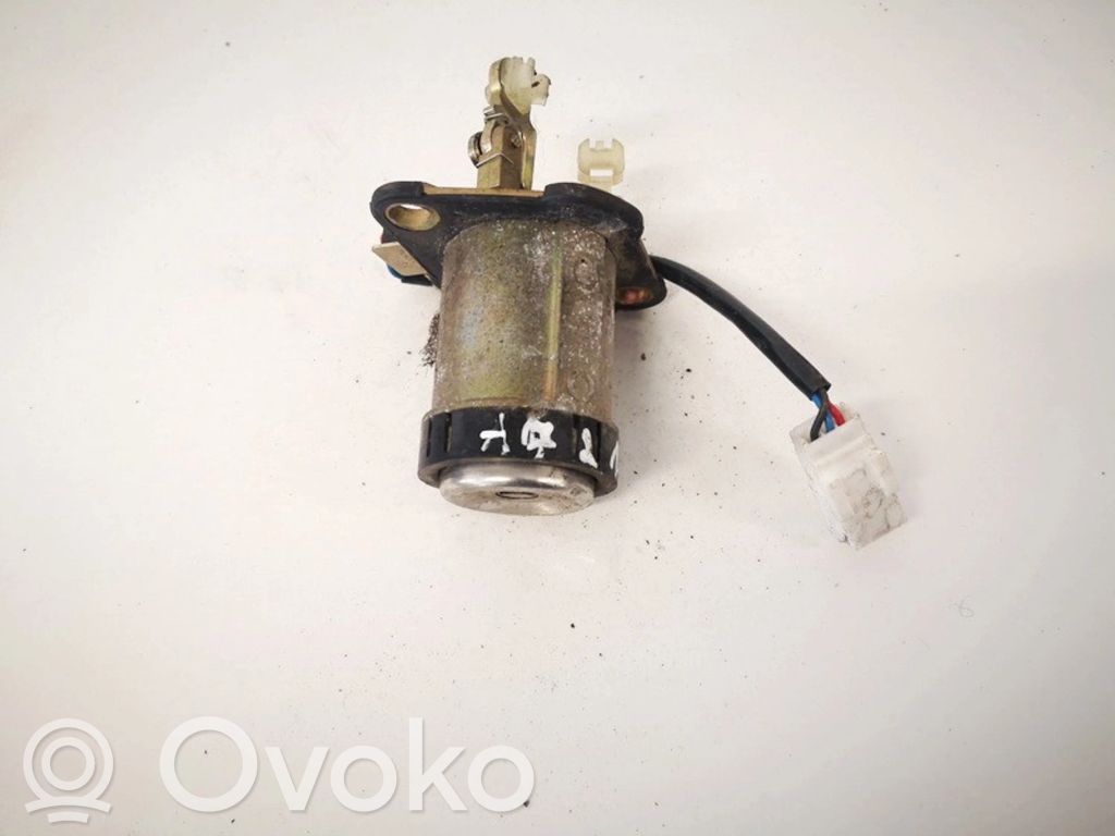 Takaluukun ulkopuolinen lukko   C8EG72U,C8EG72U,C8EG72U,C8EG72U