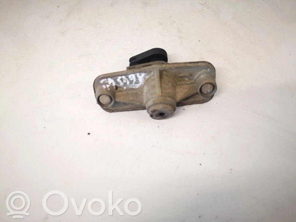 Ford Mondeo Mk III Zamek tylnej klapy bagażnika 