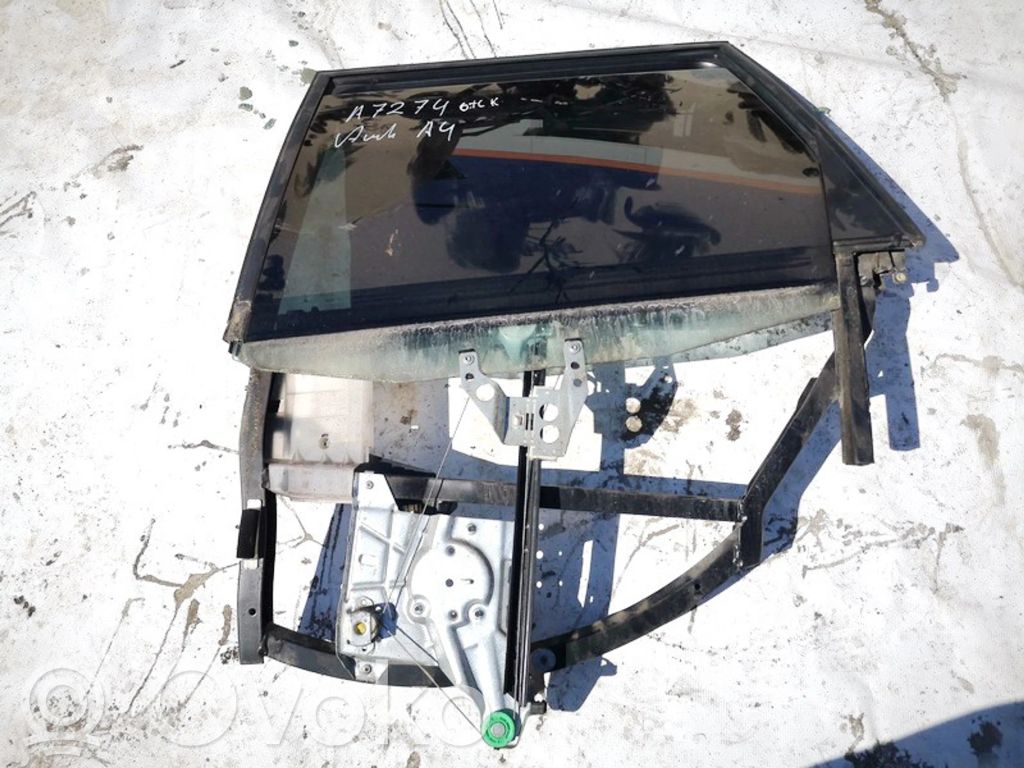 Audi A4 S4 B5 8D Culisă/cadru geam ușă spate 