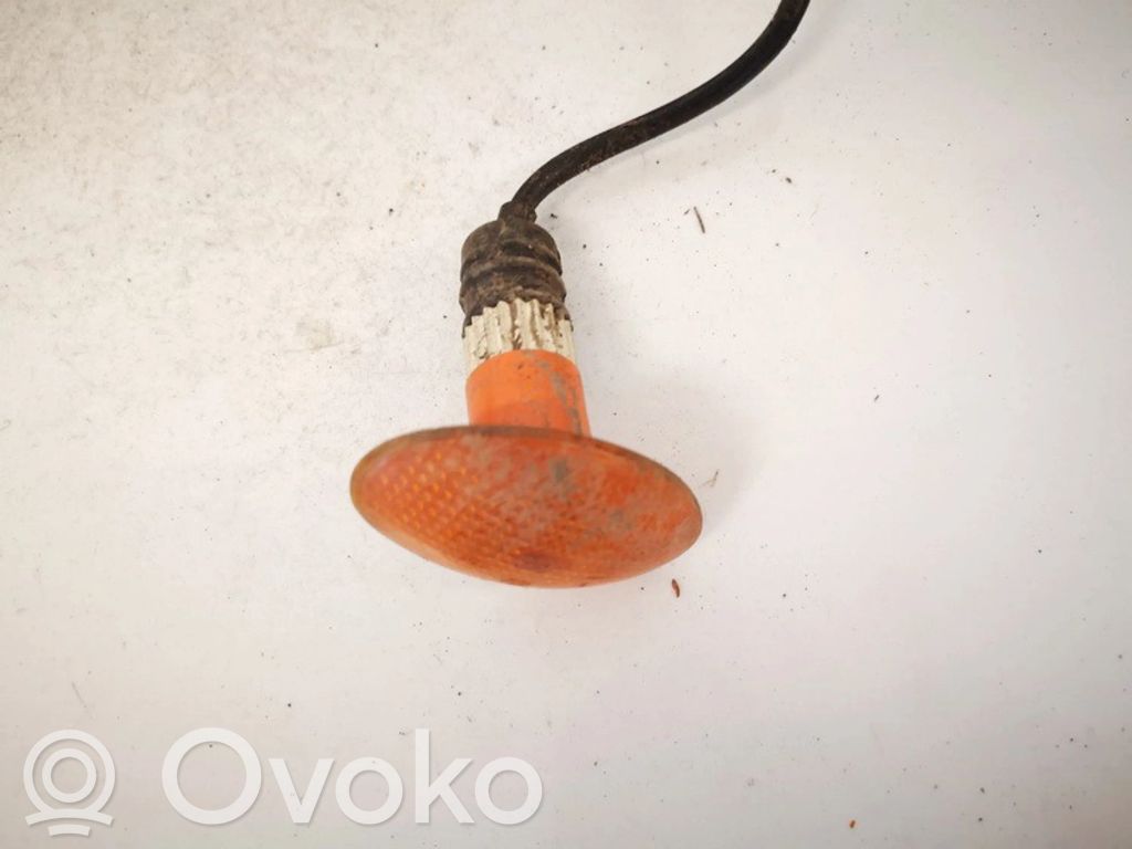 Mazda 121 SM Feu clignotant répétiteur d'aile avant