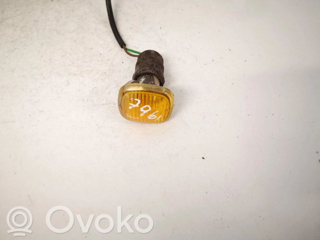 Audi A4 S4 B5 8D Indicatore di direzione del parafango anteriore 