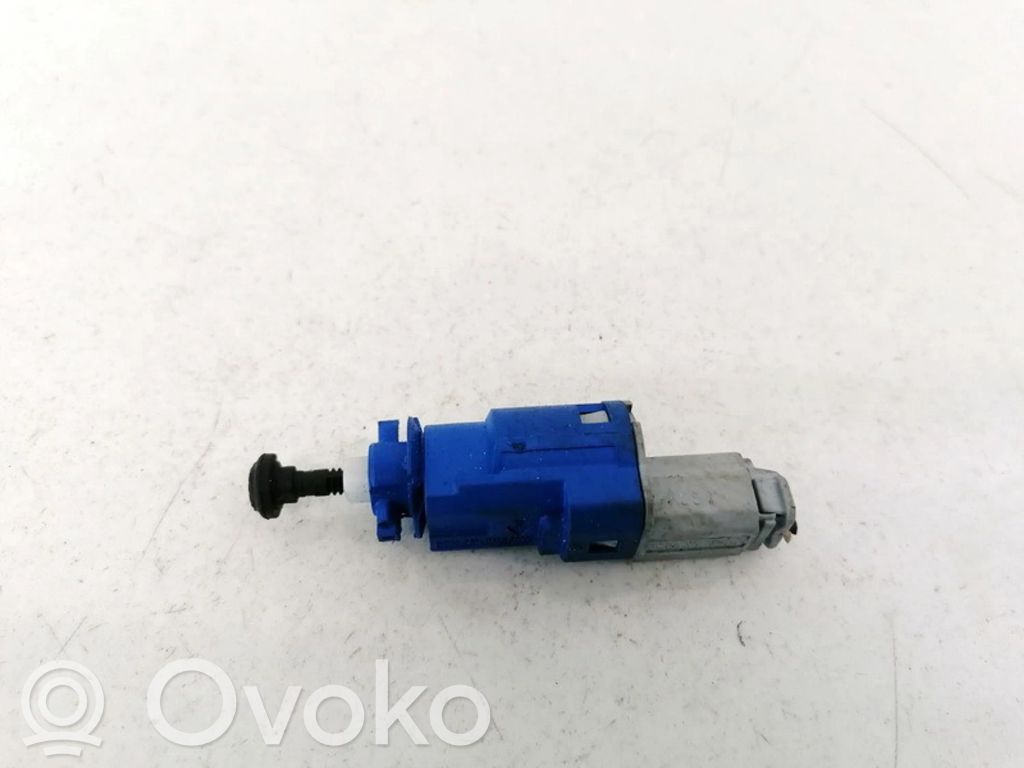 Interruptor sensor del pedal de freno   8200276359,8200276359