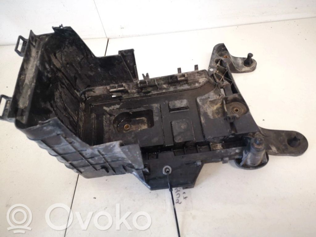 Volkswagen PASSAT B6 Vassoio scatola della batteria 