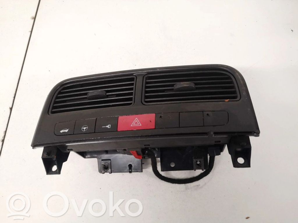 Fiat Punto (188) Interruttore luci di emergenza 