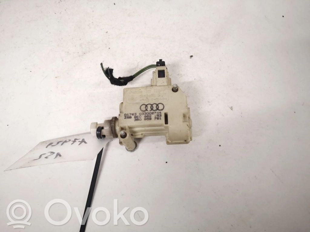 Audi A4 S4 B6 8E 8H Silniczek / Siłownik zamka centralnego 