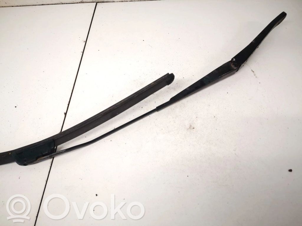 Fiat Stilo Etupyyhkimen sulan varsi