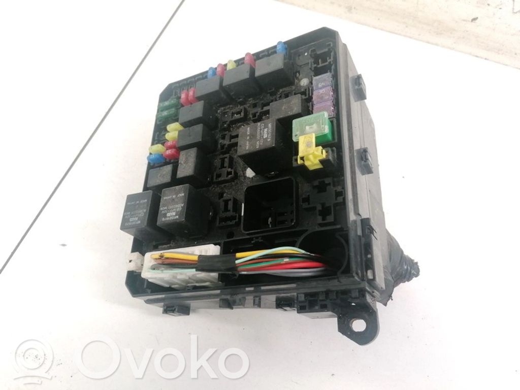Toyota Corolla Verso AR10 Skrzynka bezpieczników / Komplet 