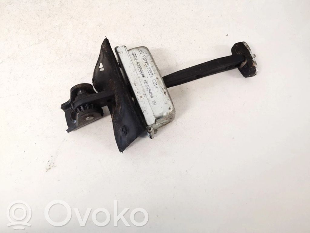 Ford Focus Etuoven pidätin 