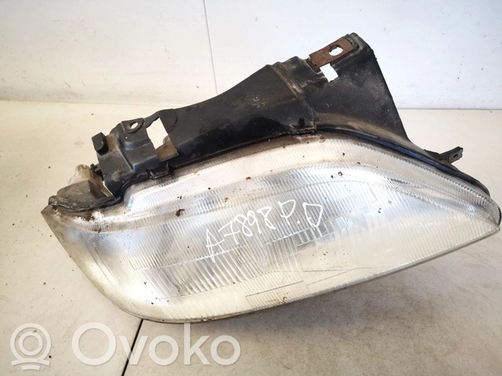 Citroen Xsara Lampa przednia 